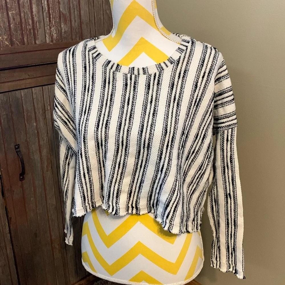 Women’s Juniors Storia White Black Stripes Crop Crewneck Oversized Sweater M - Picture 2 of 7